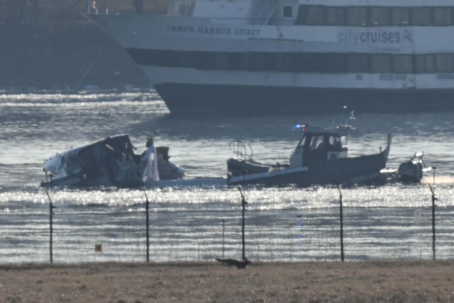 Descartan sobrevivientes del choque aéreo cerca de Washington