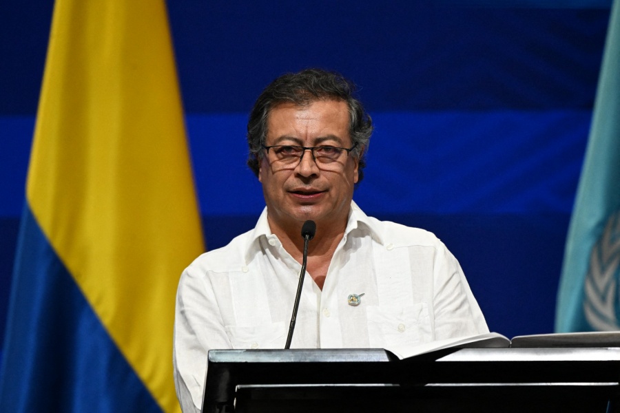Petro critica a congresistas por hundimiento de reforma tributaria