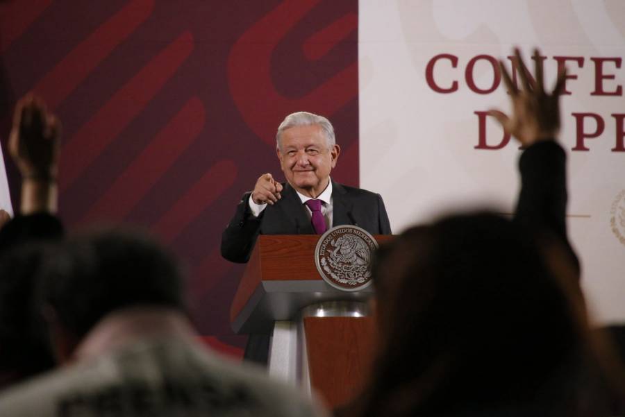 AMLO confirma que ya envi&oacute; la terna para la SCJN