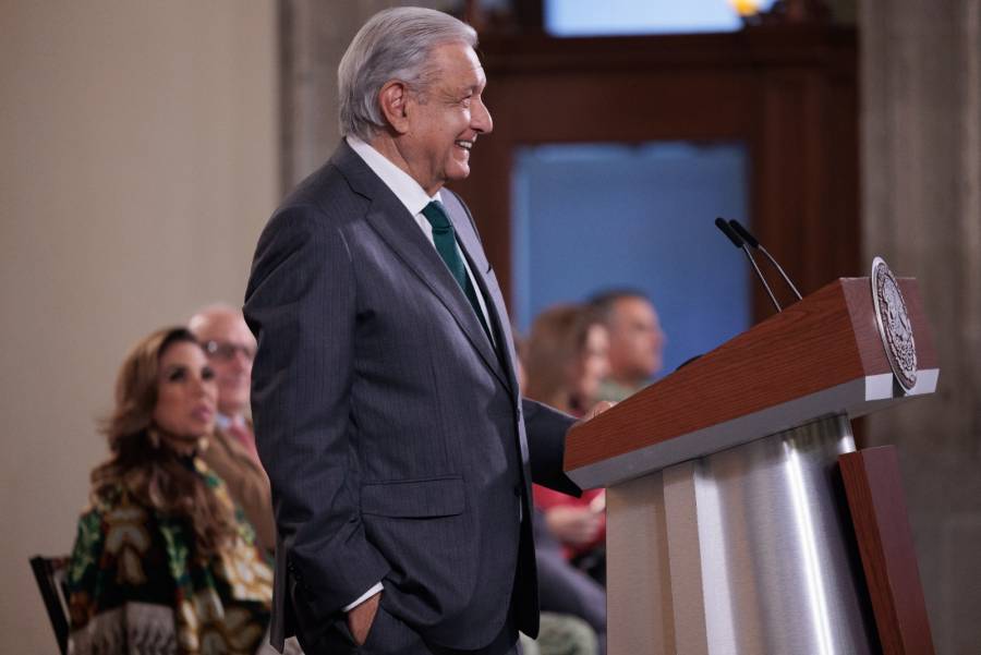 AMLO ve bien que Sheinbaum sume a ex pol&iacute;ticos de otros partidos