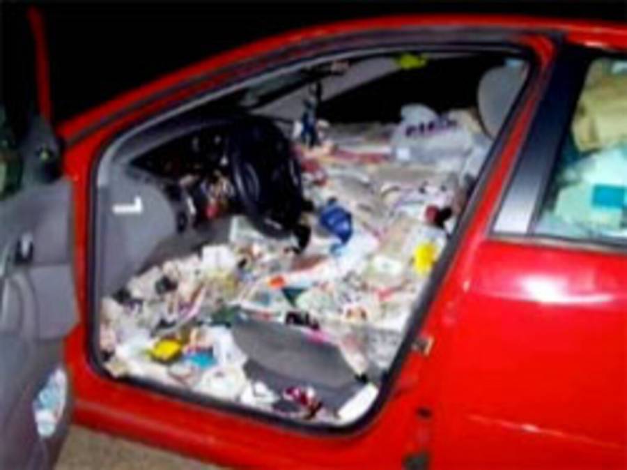 En Manrique llenaron de basura un carro que impidi&oacute; el paso de cami&oacute;n recolector