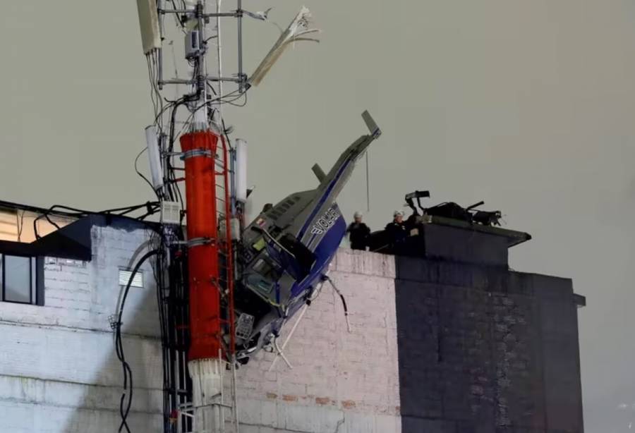 Helic&oacute;ptero cay&oacute; en el barrio Manrique de Medell&iacute;n, Colombia