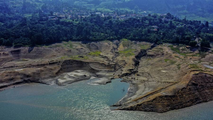 Ecuador suspende labores por dos d&iacute;as por crisis el&eacute;ctrica