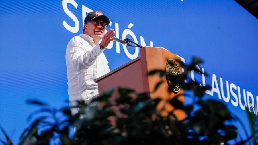 Para reactivar economía, Petro anuncia proyecto de ley de inversión forzosa para vivienda, industria y turismo
