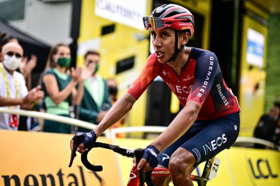 Egan Bernal, campeón del Tour de France-2019, baja en París por decisión de Ineos