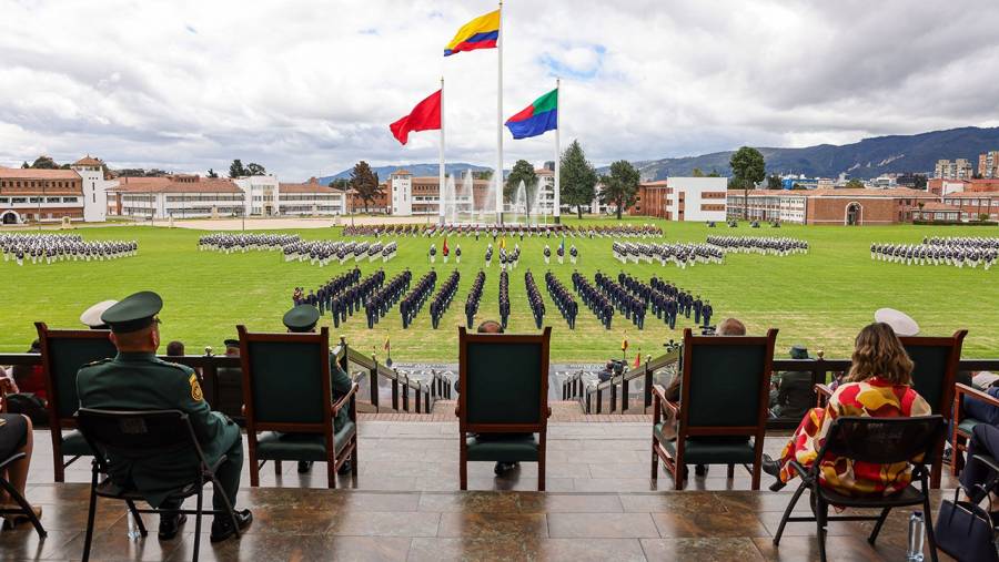 Petro encabeza ceremonia de transmisi&oacute;n de mando del nuevo Comandante General de las Fuerzas Militares, almirante Francisco Cubides