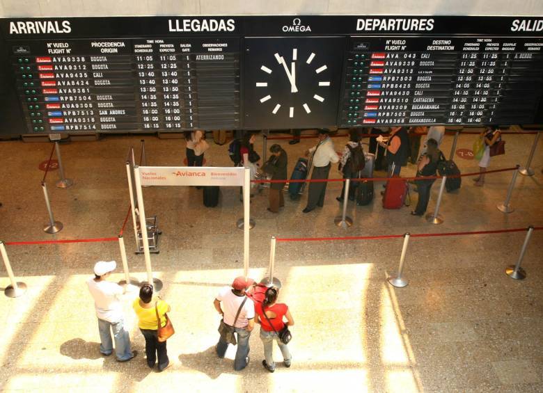 La Aerocivil habla de “reprogramar o cancelar vuelos” tras escasez de combustible para aviones en el pa&iacute;s