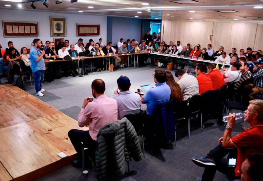 Gobierno propone incremento gradual mensual de 200 pesos al precio del ACPM