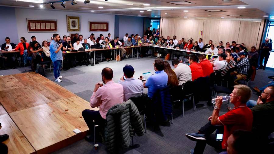 Gobierno propone incremento gradual mensual de 200 pesos al precio del ACPM, hasta diciembre