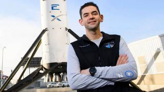 Jared Isaacman realiza la primera caminata espacial privada en la misi&oacute;n Polaris Dawn