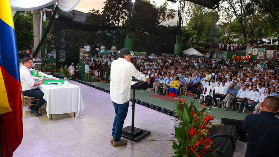 “Si recortan el gasto social, se suspenden pagos y subsidios a los sectores m&aacute;s ricos del pa&iacute;s”, dijo Petro