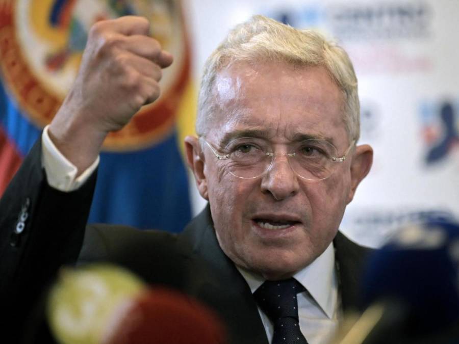 Álvaro Uribe critica reforma tributaria y propone incentivos económicos