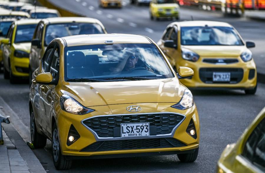 Taxista impide el paso a ambulancia en emergencia en San Cristóbal: multado por obstrucción