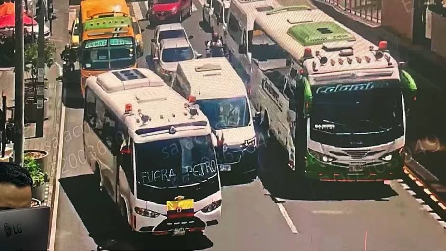 Carrera clandestina de autobuses en Medellín desata operativos y sanciones