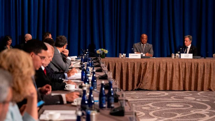 De los casi tres millones de venezolanos que est&aacute;n en Colombia, 2,5 millones est&aacute;n regularizados: canciller Luis Gilberto Murillo