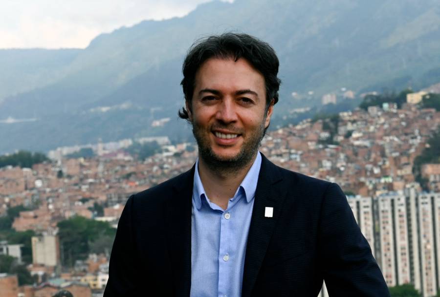 Daniel Quintero vuelve a la pol&eacute;mica tras denuncias infundadas sobre un helic&oacute;ptero