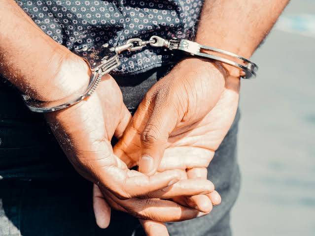 Ladrón detenido 4 veces en una semana suplica a policías que no lo vuelvan a capturar