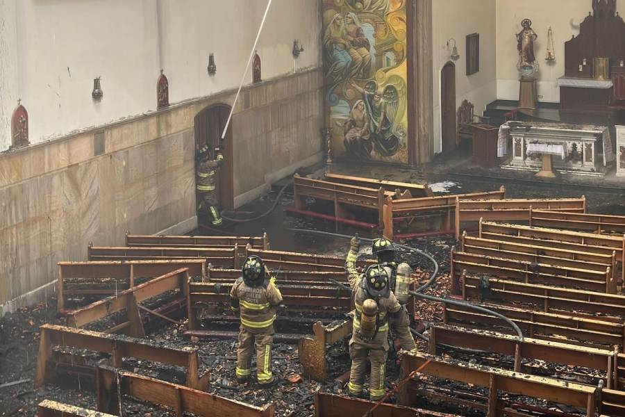 Incendio en capilla de la Universidad Católica causa alarma en Bogotá