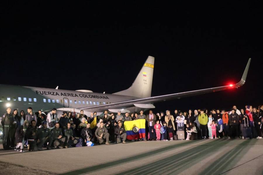 Colombia recibe a 105 repatriados desde Líbano en segundo vuelo humanitario