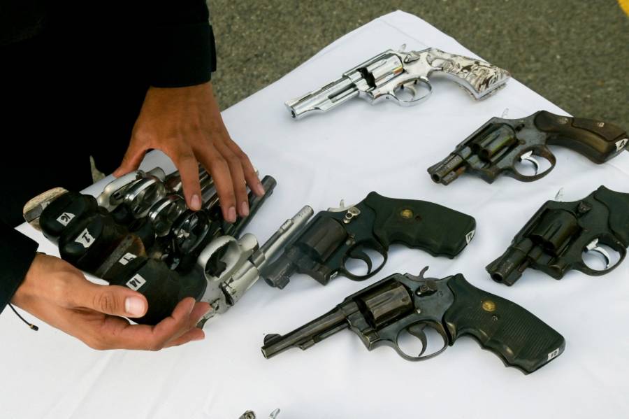 Capturan a 14 militares implicados en red de tr&aacute;fico de armas en Colombia