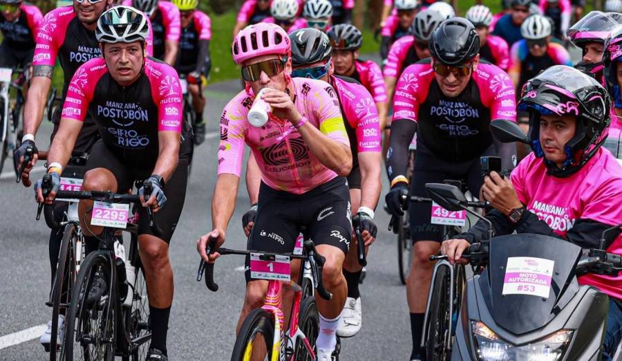 Rigoberto Urán reúne a miles en su última rodada profesional en Medellín