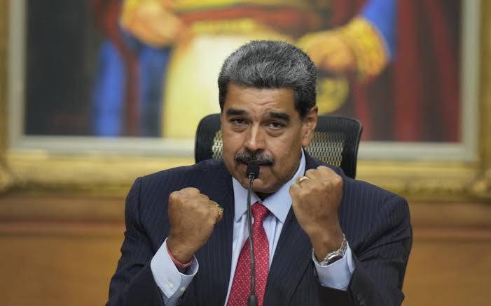 Petro confronta a Maduro por caso Monómeros
