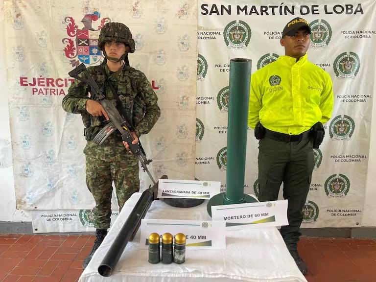 Desmantelan material de guerra de las autodefensas Gaitanistas en Bol&iacute;var