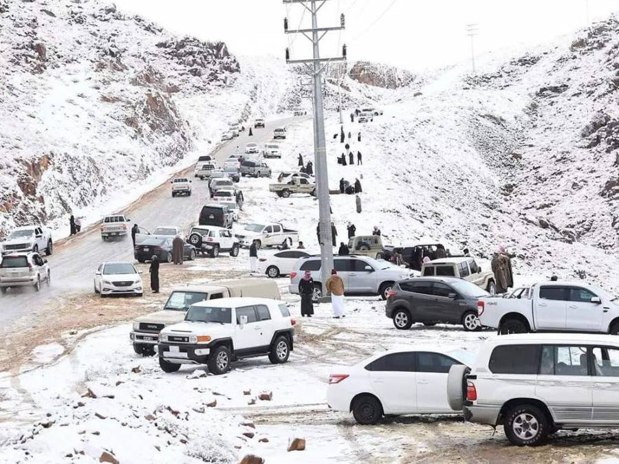 El Desierto de Al-Jawf en Arabia Saudita se Cubre de Nieve por Primera Vez en la Historia