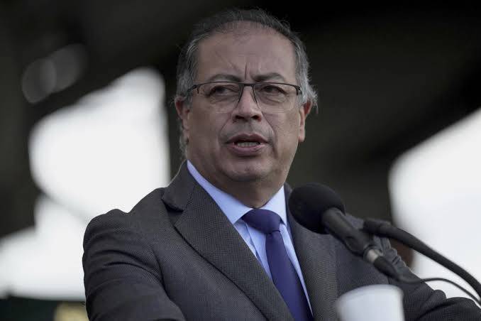 Petro critica la ausencia del Ministro de Educaci&oacute;n en La Guajira