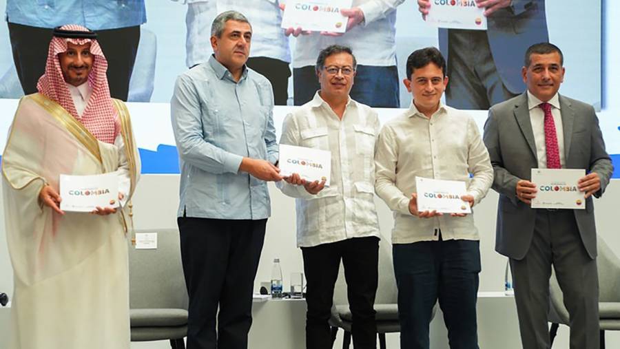 Petro anunció que en enero se sacará desde la refinería de Cartagena la primera producción de combustible sostenible para aviación