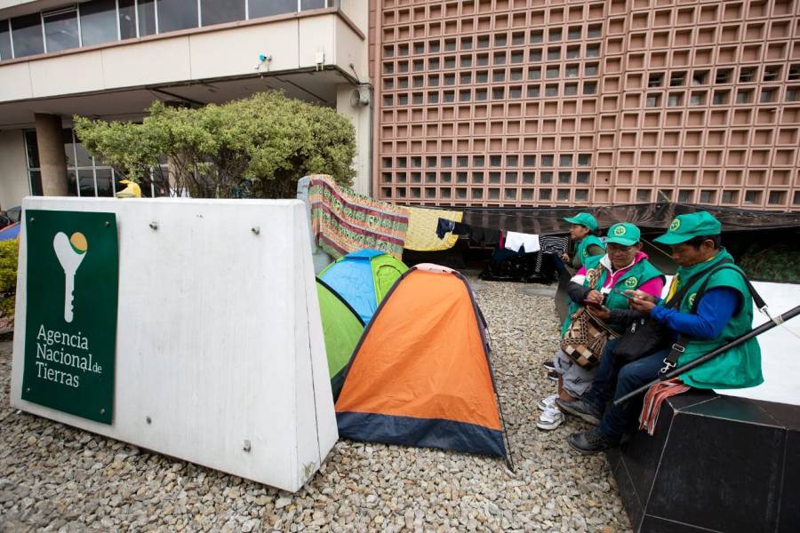 Miles de ind&iacute;genas acampan en Bogot&aacute; y exigen reunirse con el gobierno de Colombia