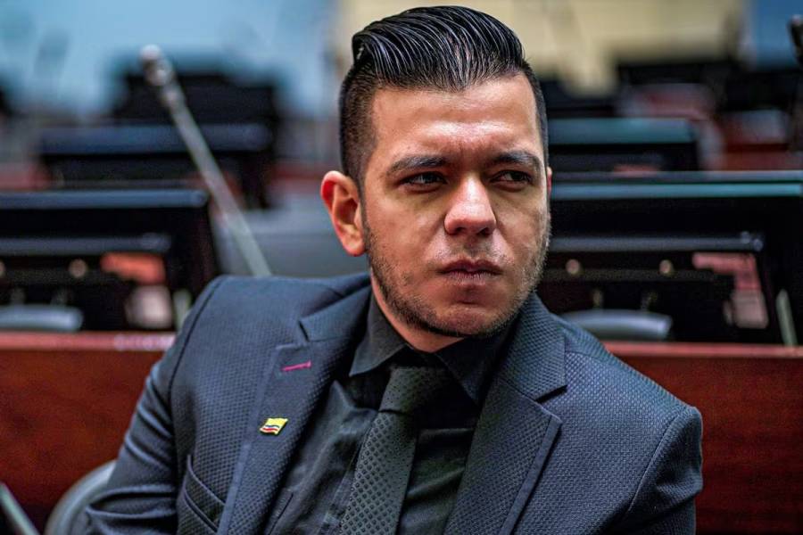 Jota Pe Hern&aacute;ndez celebra eliminaci&oacute;n de art&iacute;culo sobre curules autom&aacute;ticas en reforma pol&iacute;tica