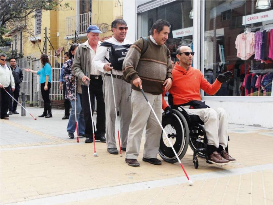 Desigualdades en empleo y educaci&oacute;n persisten para personas con discapacidad en Colombia