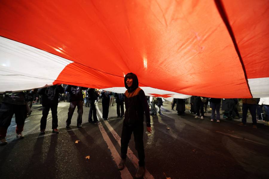 Las protestas obligan a Georgia a encender el árbol de Navidad sin ceremonia