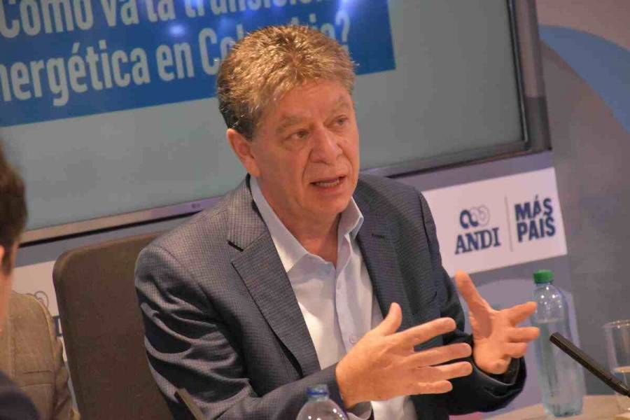 Bruce Mac Master alerta sobre crisis fiscal y retos econ&oacute;micos en Colombia