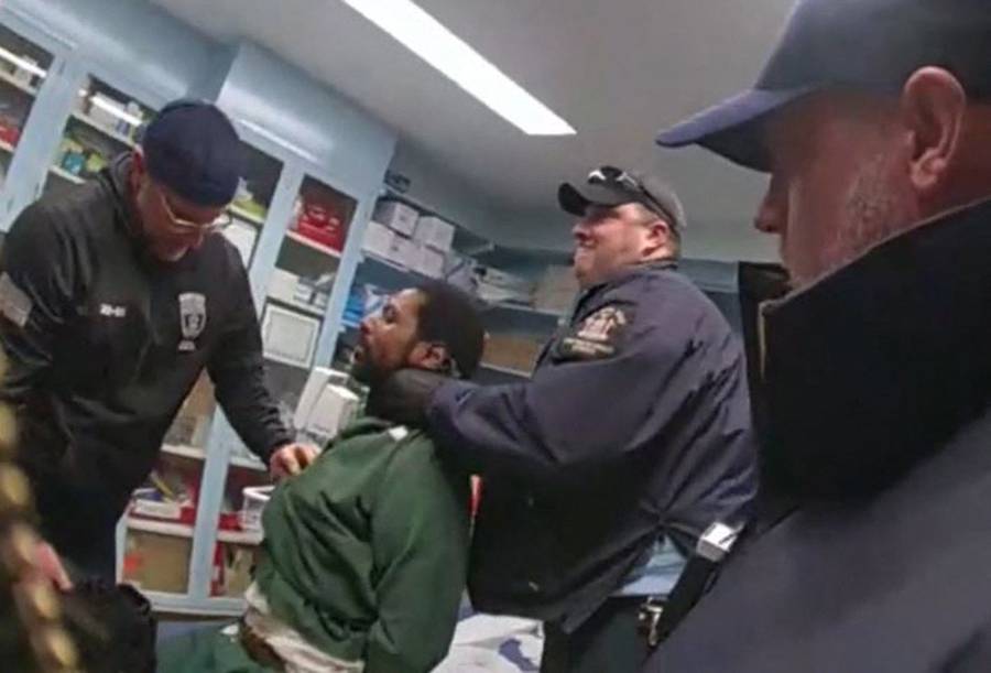 Im&aacute;genes muestran a un preso de Nueva York golpeado por guardias antes de morir