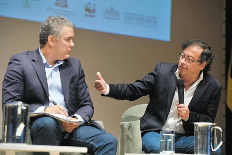 Petro y Duque debaten sobre el impacto real de los aumentos al salario m&iacute;nimo
