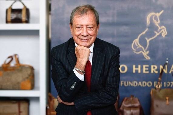 Gobierno colombiano incrementa el salario mínimo a $1.623.500 para 2025; Mario Hernández desmiente rumores sobre cierre de tiendas