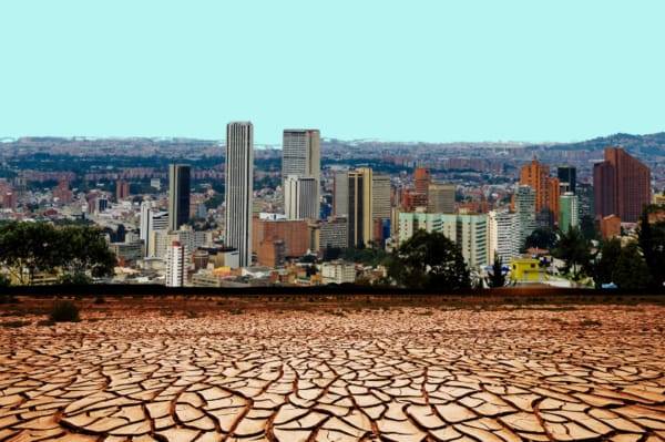 Bogotá enfrenta crisis hídrica: racionamientos de agua se reanudan tras fuertes lluvias y críticas políticas
