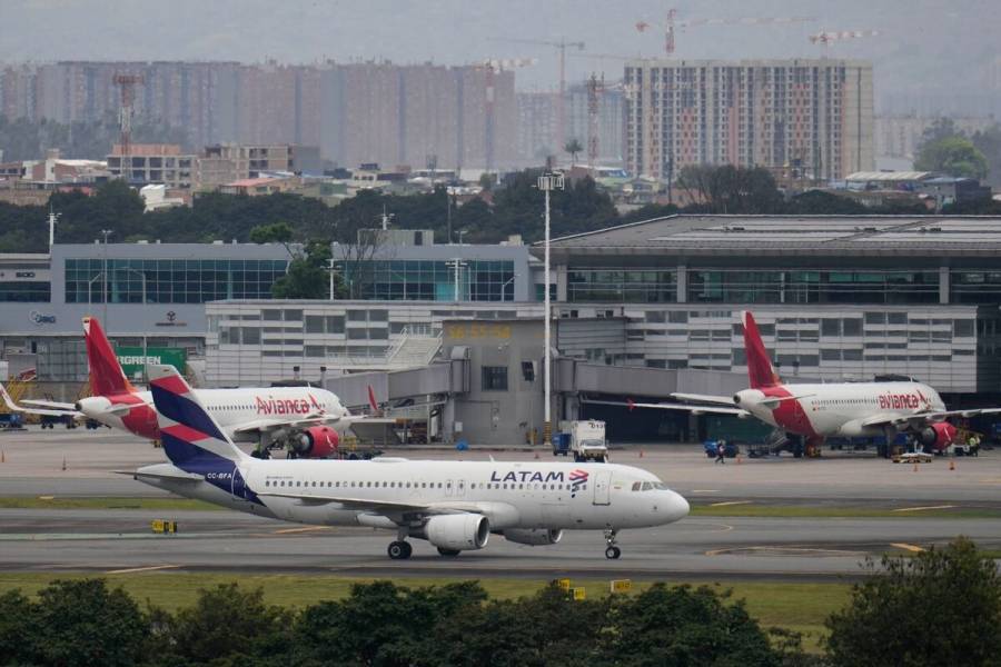 Aerol&iacute;neas cancelan vuelos entre Colombia y Venezuela por cierre temporal de frontera