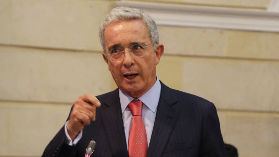 Álvaro Uribe Vélez pide intervención militar internacional en Venezuela y alerta sobre futuro de Colombia