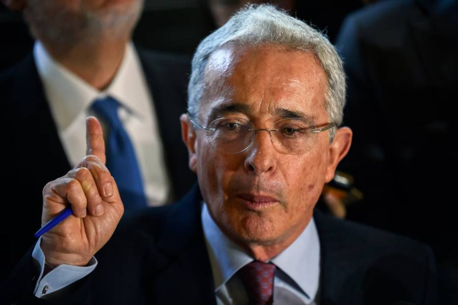 &Aacute;lvaro Uribe exige acci&oacute;n internacional para enfrentar al r&eacute;gimen de Maduro en Venezuela