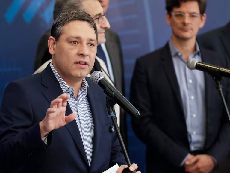 Mauricio Lizcano renuncia al Ministerio de las TIC tras 20 meses de gestión
