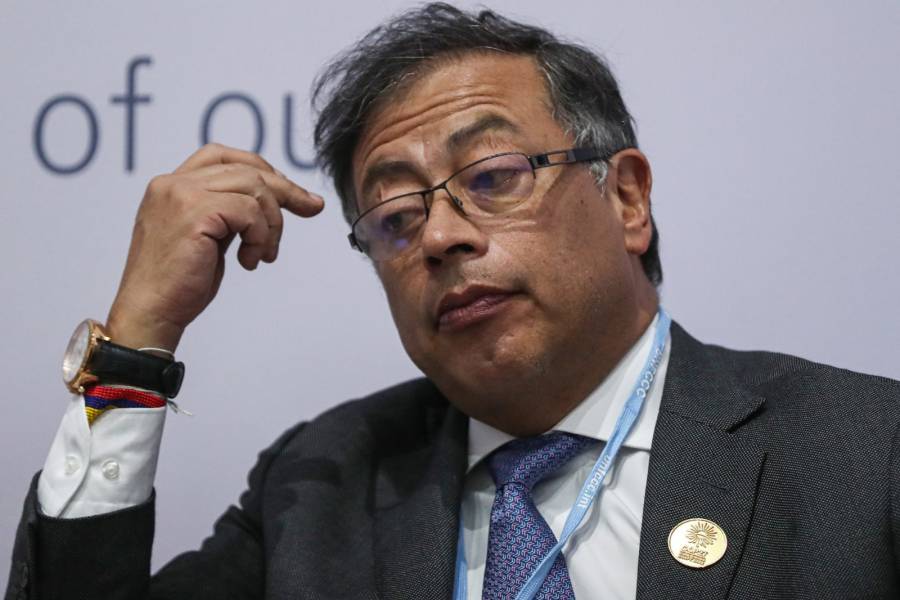 Petro defiende decreto de conmoci&oacute;n interior y acusa a Efra&iacute;n Cepeda de debilitar al Estado