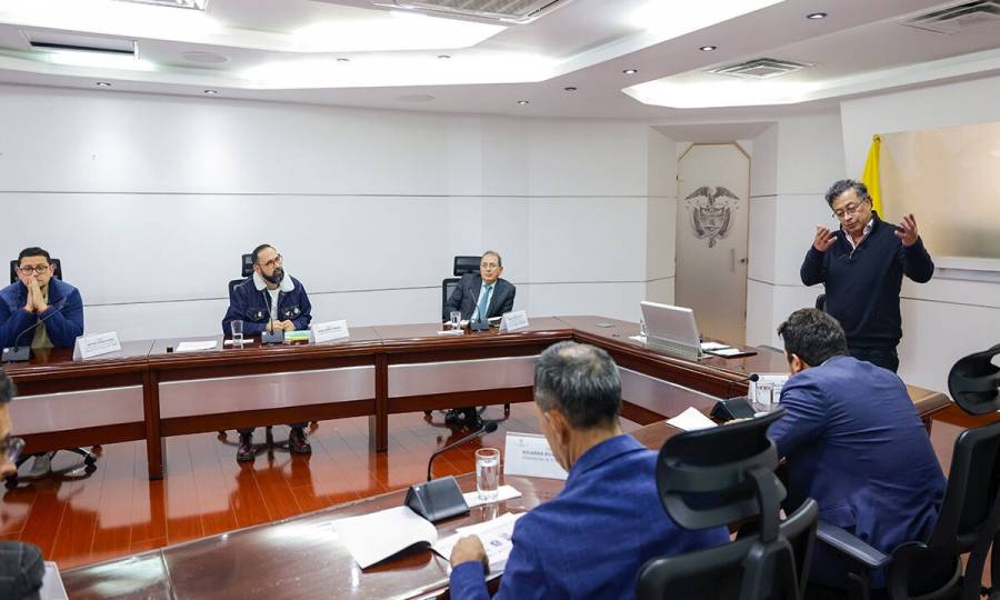 Petro lidera reunión para evaluar temas clave del sector energético en 2025