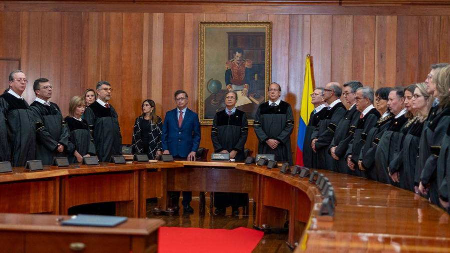 Petro asistió como invitado al acto de posesión de los nuevos magistrados del Consejo de Estado