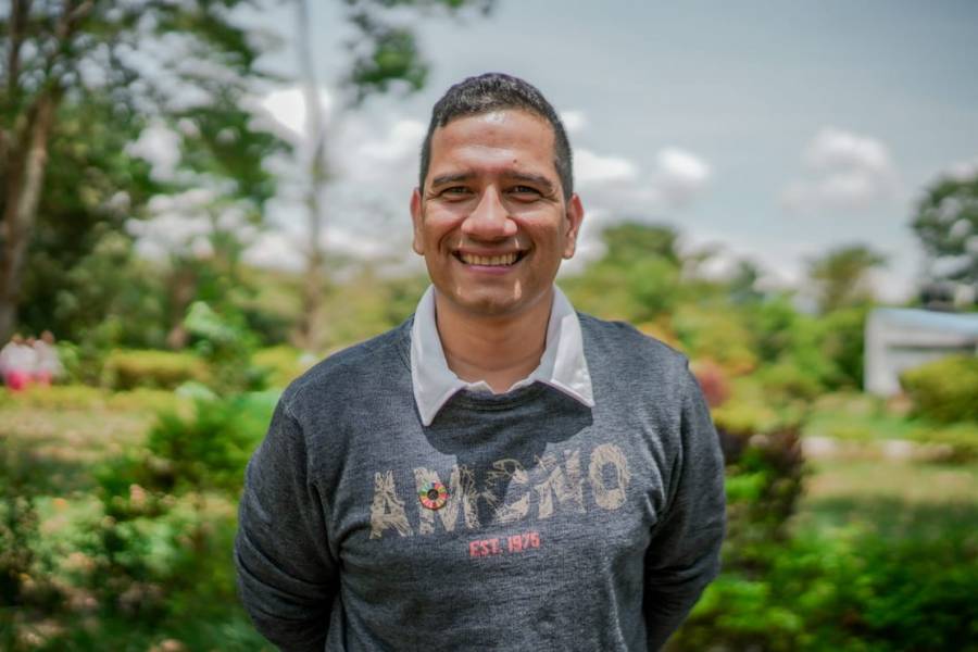 Profesor colombiano finalista en el Global Teacher Prize por innovador proyecto ambiental