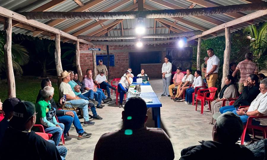 Acuerdo entre el Gobierno y comunidades permite levantar el paro en vías bloqueadas de La Guajira