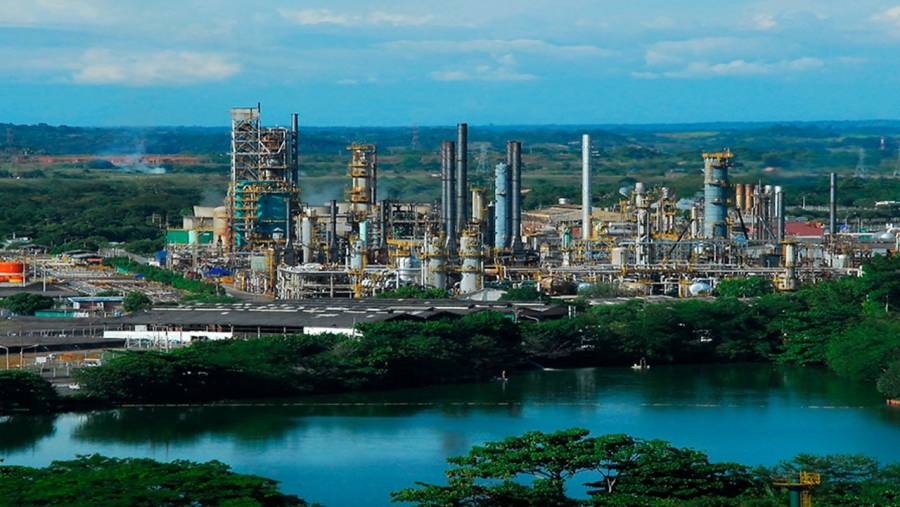 Gobierno decreta impuesto a juegos de azar en línea, exportación de carbón y petróleo, y timbre nacional