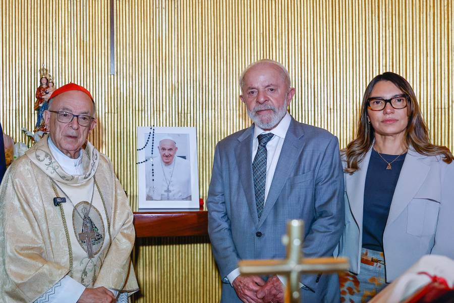 Lula ofrece misa por la salud del papa en su residencia presidencial